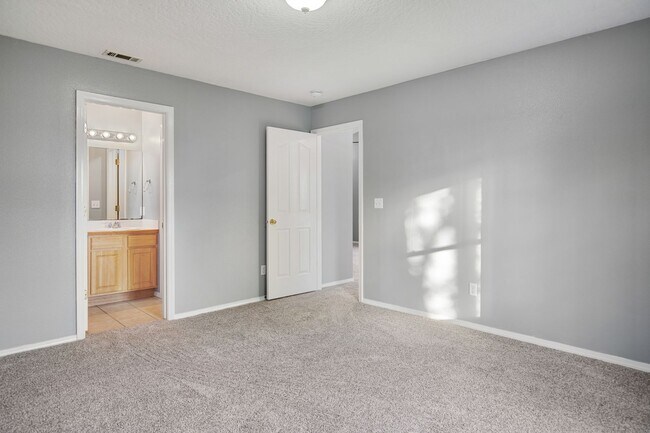 Building Photo - Freshly Updated 3-Bedroom Home for Rent in South Boise