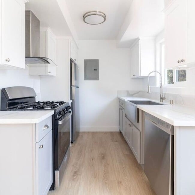 Interior Photo - Locke Apts.