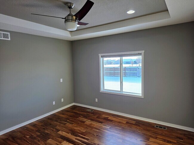 Building Photo - 482 NE Westgate Dr