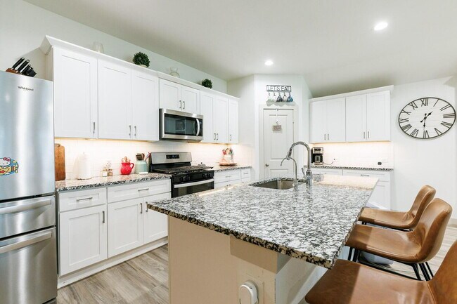 Building Photo - Spacious 4 Bed, 2 Bath Home in Abbey Glen w/ Liberty High School Feeder Pattern!