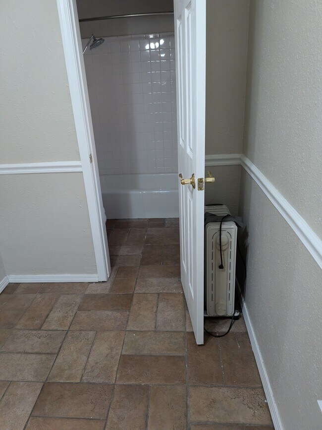 Building Photo - 117 N University Dr