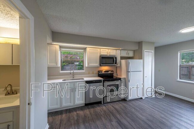 Building Photo - 890 Hibiscus St