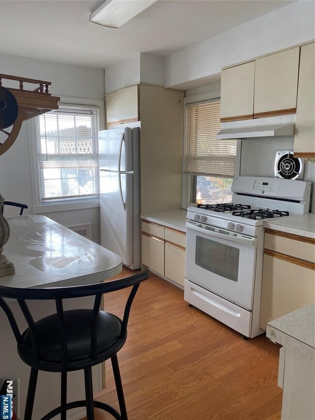 Building Photo - 139 Phelps Ave