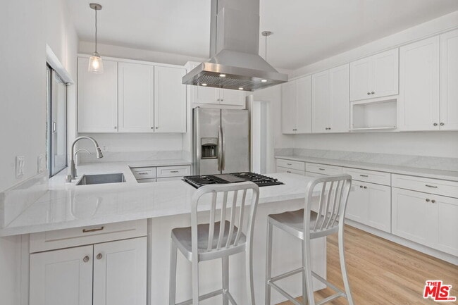 Building Photo - 2492 Banyan Dr