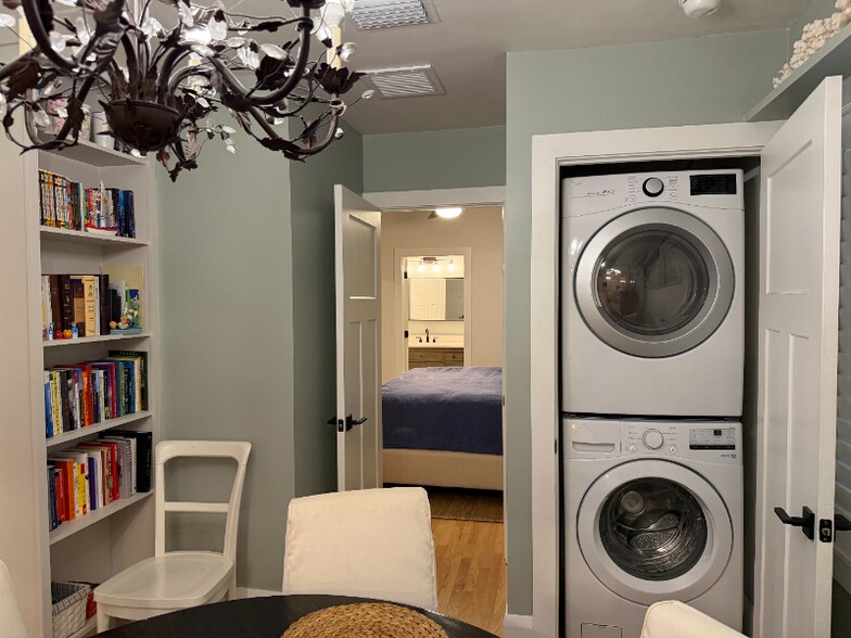 Building Photo - 234 24th Ave N