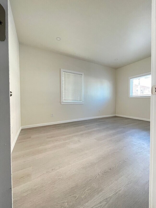 Building Photo - Beautifully updated 3-bedroom, 2-bathroom ...