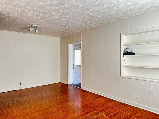 Building Photo - Just steps to the ocean and Main Beach!