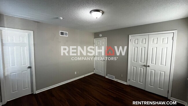 Building Photo - 2560 Thackery Dr