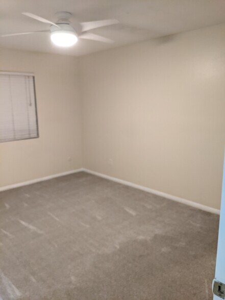 Building Photo - 12710 Lakeshore Dr