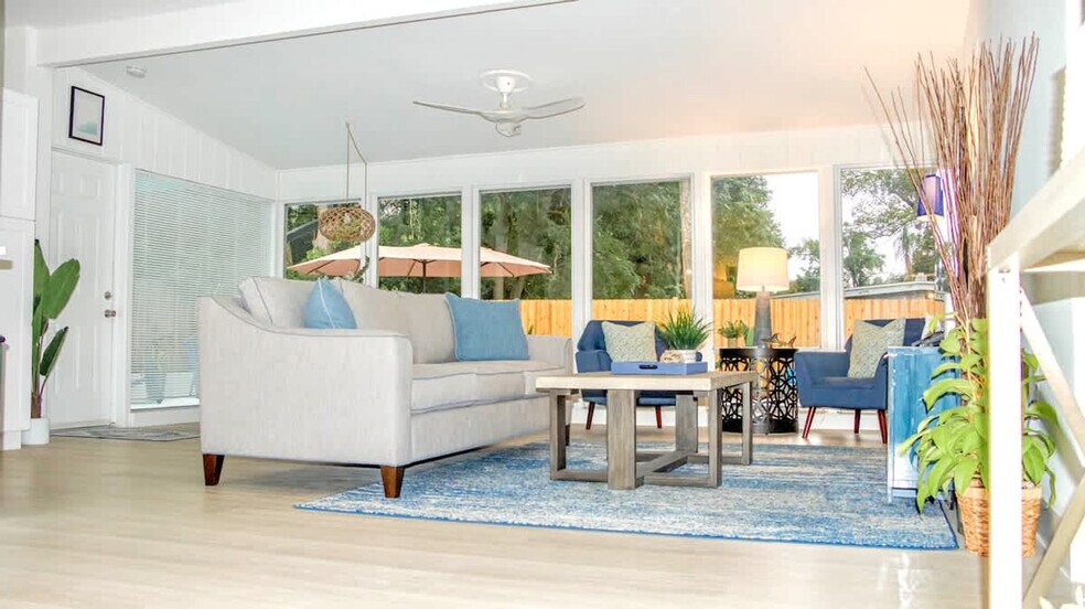 Building Photo - 3225 Pickfair St