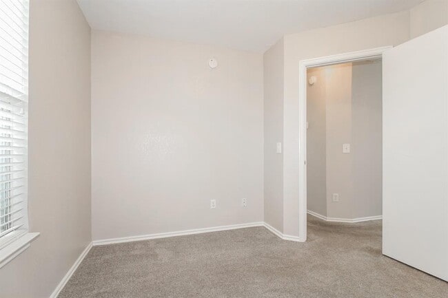 Building Photo - 2624 Briar Patch Way