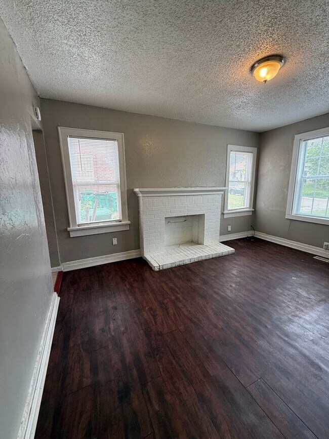 Building Photo - Cozy 1BR in the Heart of OKC – Walk to Plaza District