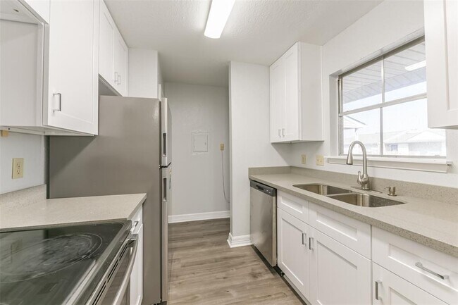 Building Photo - 7600 Emmett F Lowry Expy