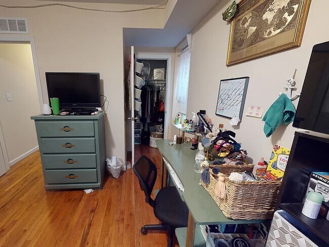 Building Photo - 623 S 42nd St