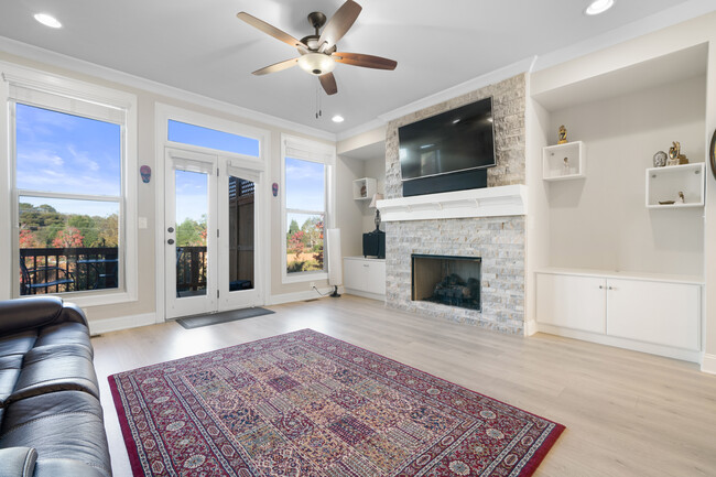 Building Photo - 7906 Laurel Crest Dr