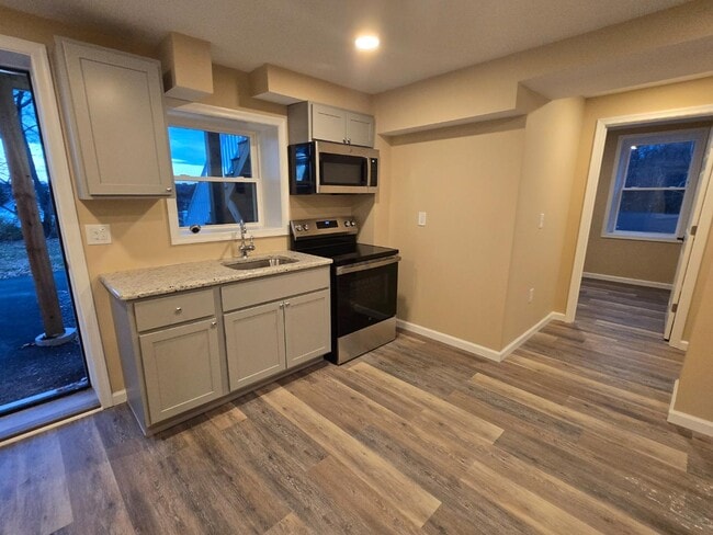 Building Photo - 123 2nd St