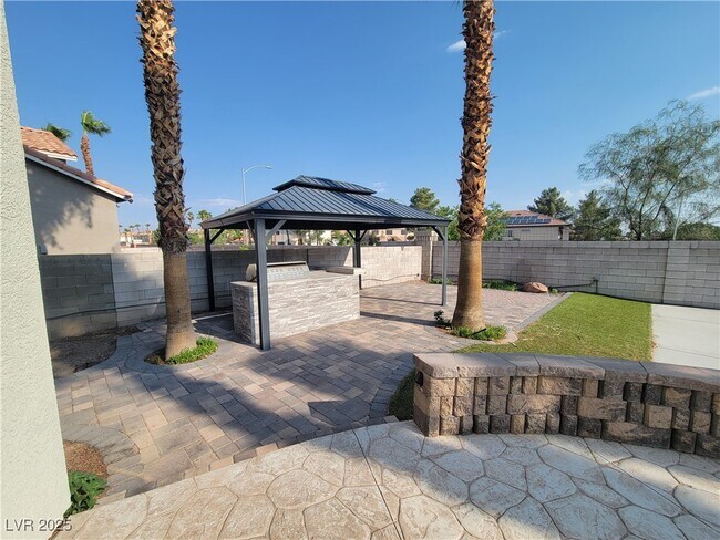 Building Photo - 2094 Silver Breeze Ave