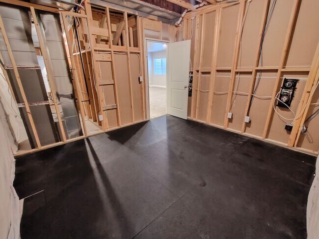Building Photo - Spacious 6 Bed, 3.5 Bath Home in Clinton, UT
