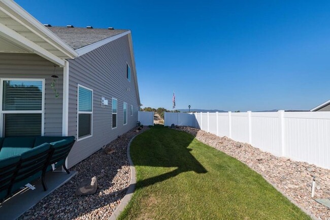 Building Photo - 4 Bed - 2.5 Bath Single Family Home Cimarr...