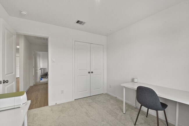 Building Photo - 9931 Cliffside Rdg