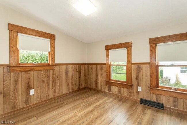 Building Photo - 38171 Wilson Ave