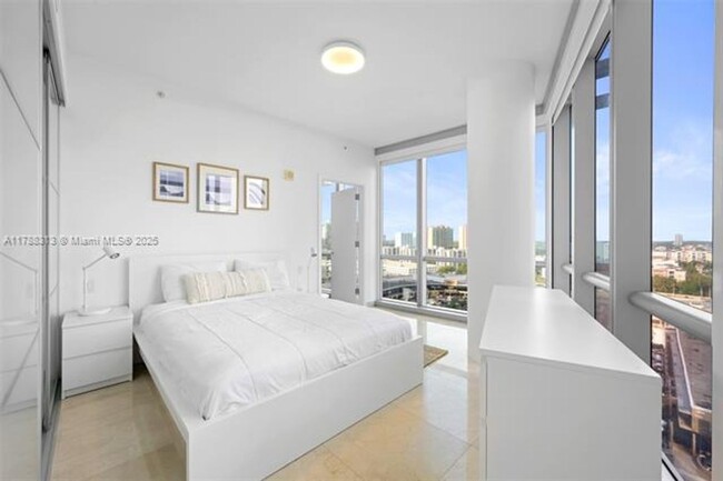 Building Photo - 17121 Collins Ave