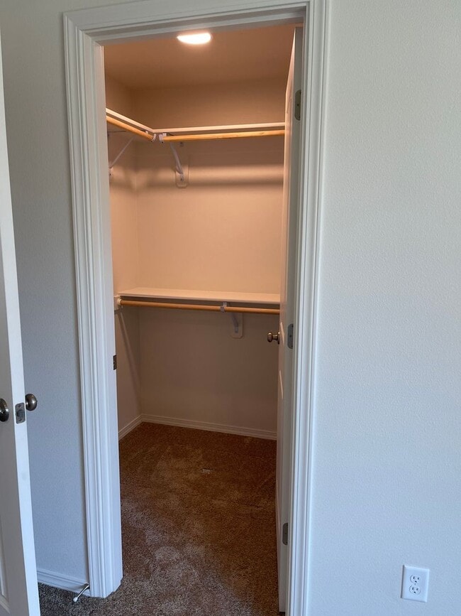 Building Photo - Newer 3 Bedroom, 2 Bathroom, 2 Car Garage,...