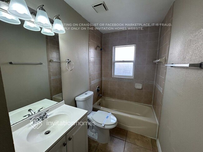 Building Photo - 2825 Mnr Hl Dr