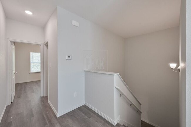 Building Photo - Peak living! Stylish 2BR Townhome with 15 ...