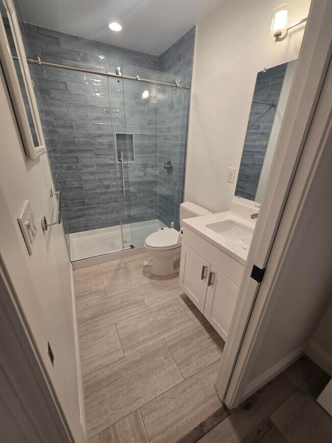 Building Photo - Inviting 3-Bed/2-Bath Home - Menlo Park