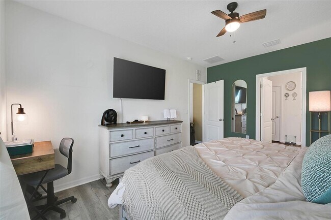 Building Photo - 5457 Hayloft Dr