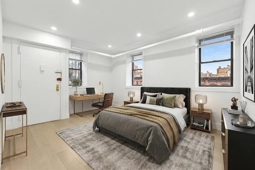 Building Photo - 704 Eighth Avenue