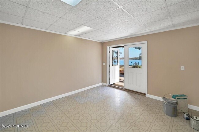 Building Photo - 11 Whisper Lake Dr