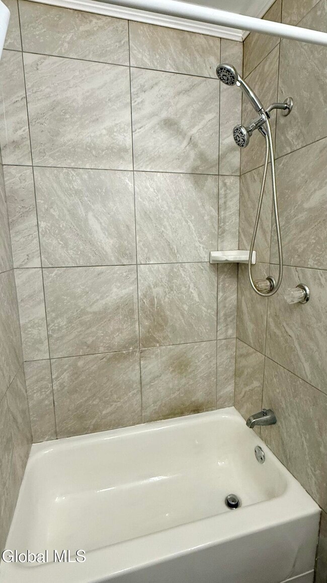 Building Photo - 173 Bay St