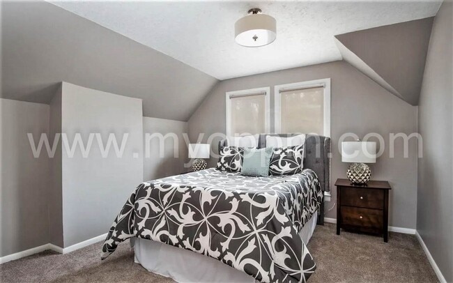 Building Photo - Stunning 5 Bedroom / 2 Bathroom Home | Han...
