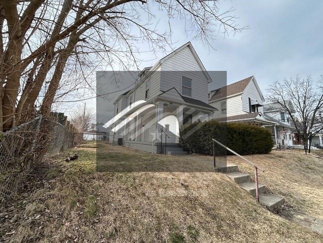 Building Photo - 211 Alaska St