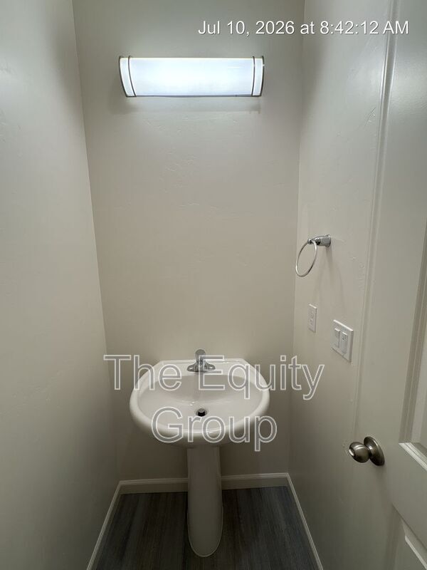 Building Photo - 723 S Pinkham St