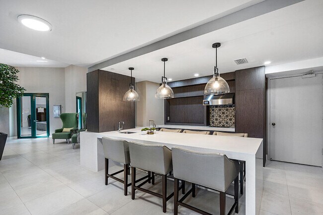 Building Photo - 120 SE 5th Ave