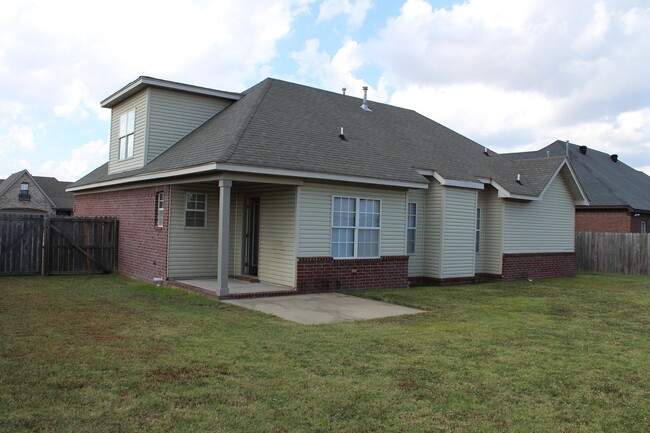 Building Photo - BAYOU VISTA RENTAL HOME 3 BED 2 BATH FENCE...