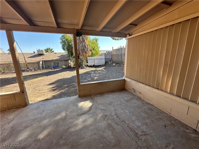 Building Photo - 628 Hidden Valley Dr