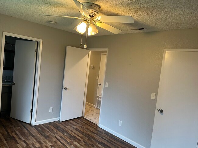 Building Photo - 6871 Beth Cir