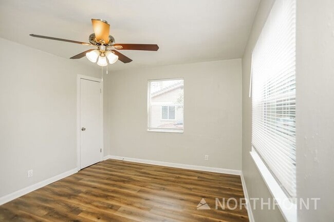 Building Photo - 2040 Union St S