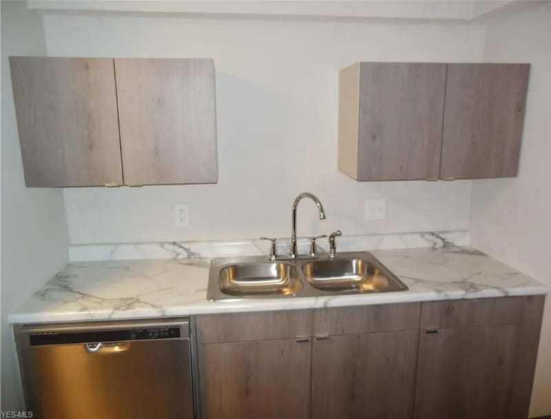 Building Photo - 1651 Mentor Ave