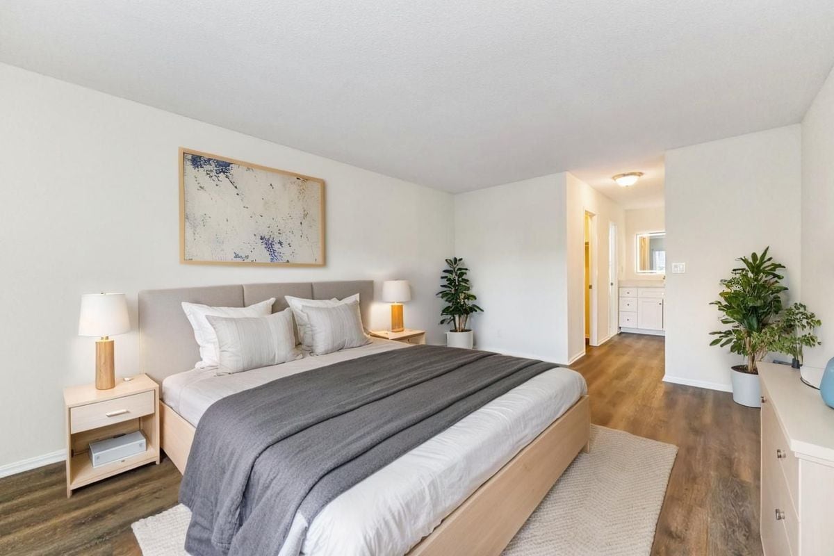 Building Photo - 8360 Greensboro Dr