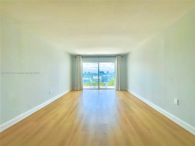 Building Photo - 2233 Calais Dr