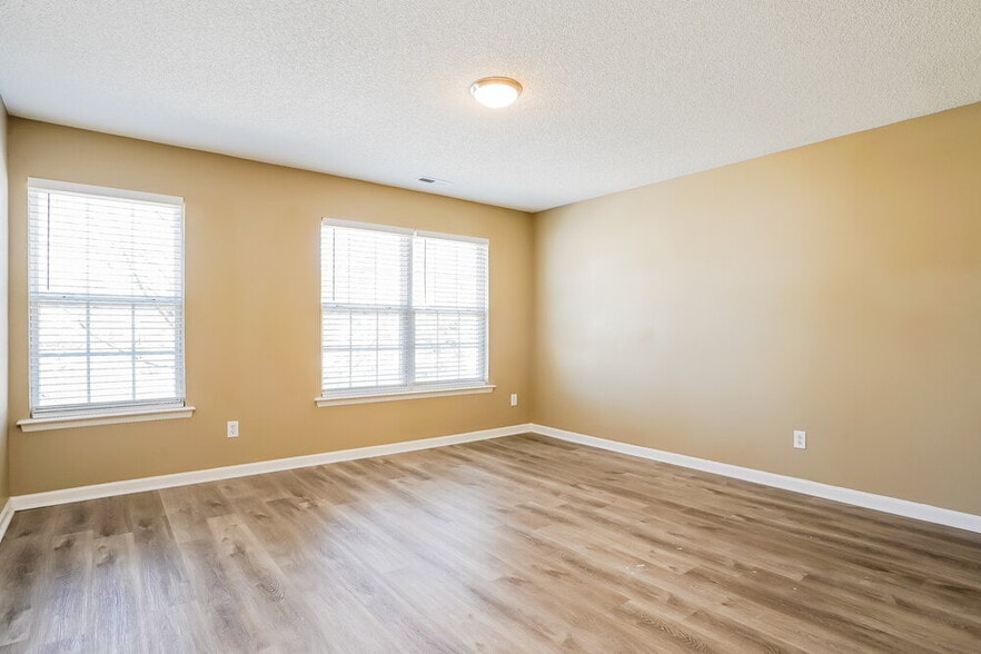 Building Photo - 8401 Neuse Hunter Dr