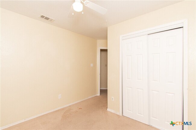 Building Photo - 5011 White Rock Dr