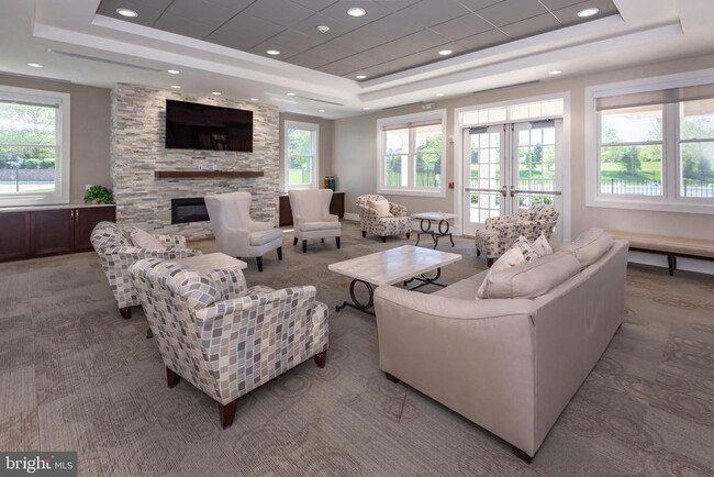 Building Photo - 120 Medinah Dr