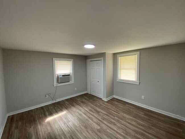 Building Photo - 1810 Hemlock Ave