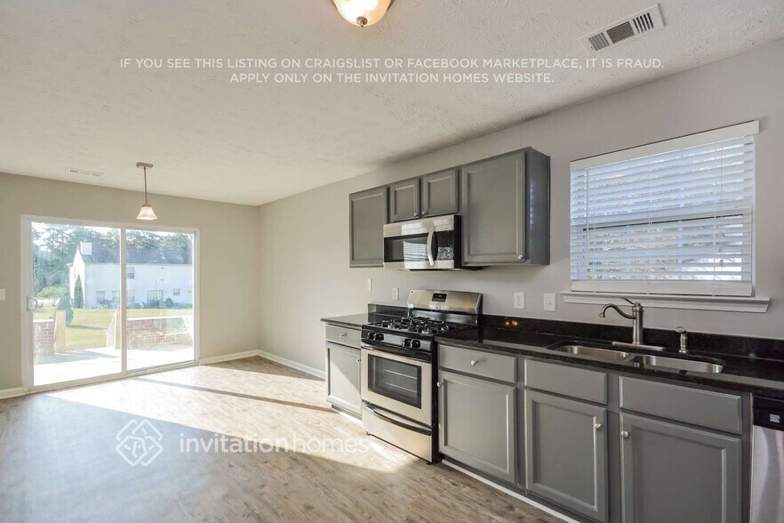 Building Photo - 423 Crested View Dr